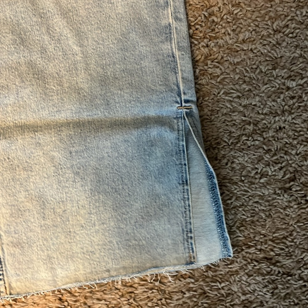 Gap 90s loose fit mid rise jeans. Size 31/12. - Picture 4 of 4